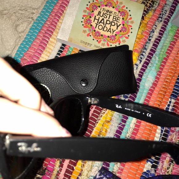 Ray Ban New Wayfarer Sunglasses w/ Black Case - Picture 5 of 6